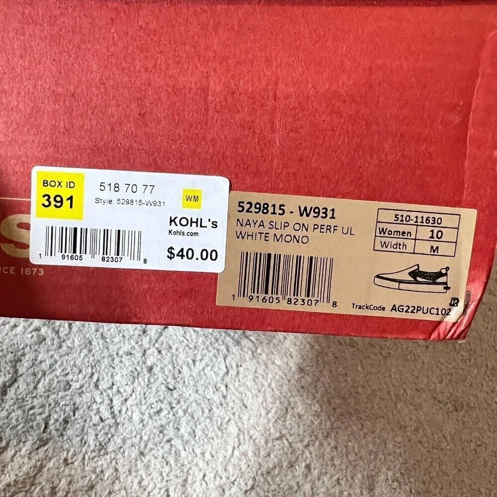 Levi's Naya Perf Women's Low Top Rounded Toe Slip-On Comfort Shoes Size 10M NWB